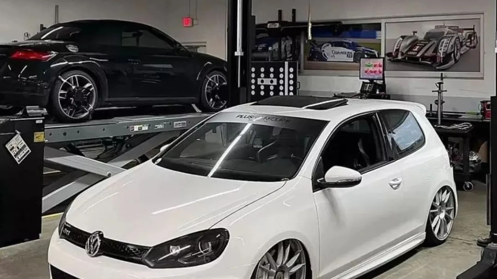 Coche de un cliente de Legauto en el taller